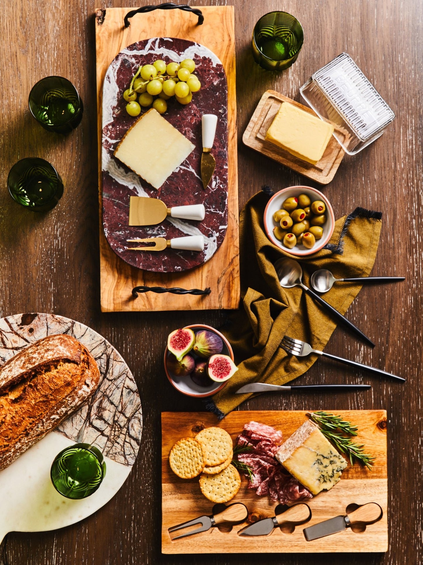 Steena Cheese Board with Three Knives - Skandi London