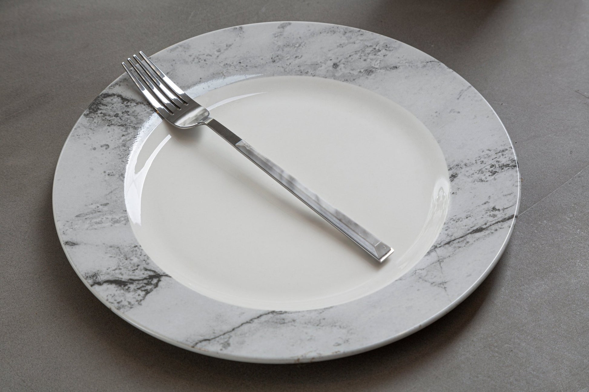 Asmund 16 Piece White And Grey Marble Effect Dinner Set - Skandi London