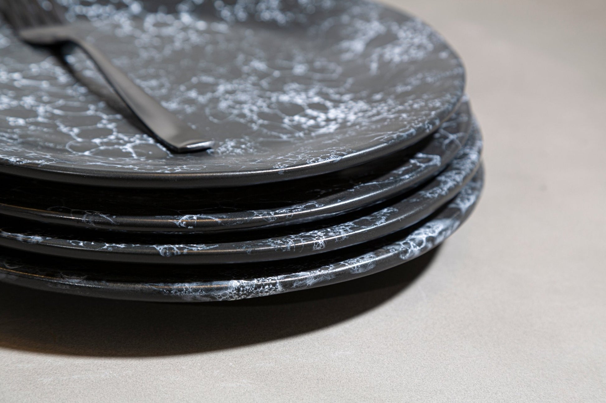 Goran Black Faux Marble Dinner Plate - Skandi London