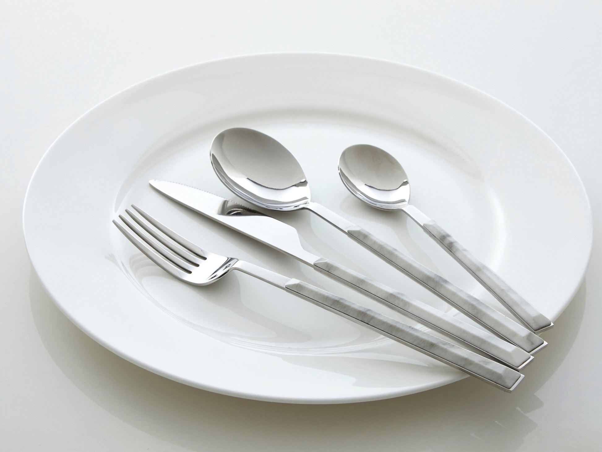 Asmund 16 Piece White Faux Marble Cutlery Set - Skandi London