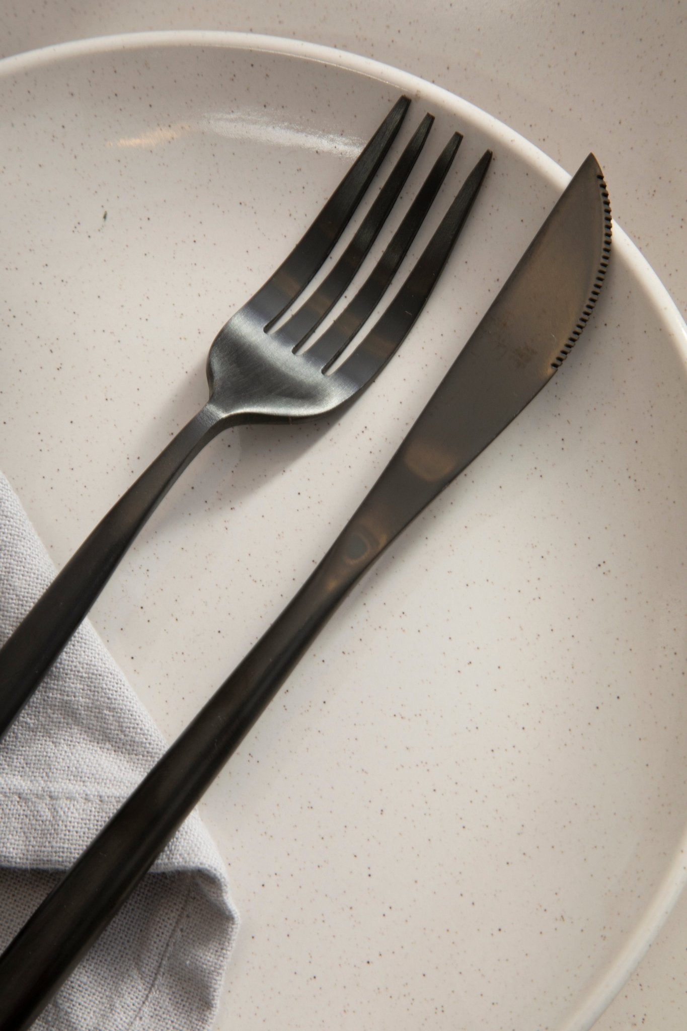 Kennet Retro 16 Pc Matte Black Cutlery Set - Skandi London