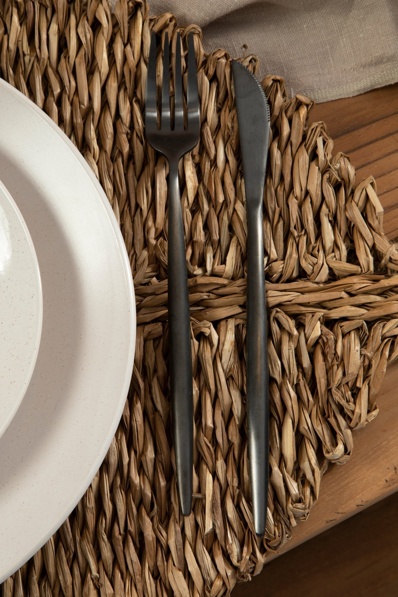 Kennet Retro 16 Pc Matte Black Cutlery Set - Skandi London