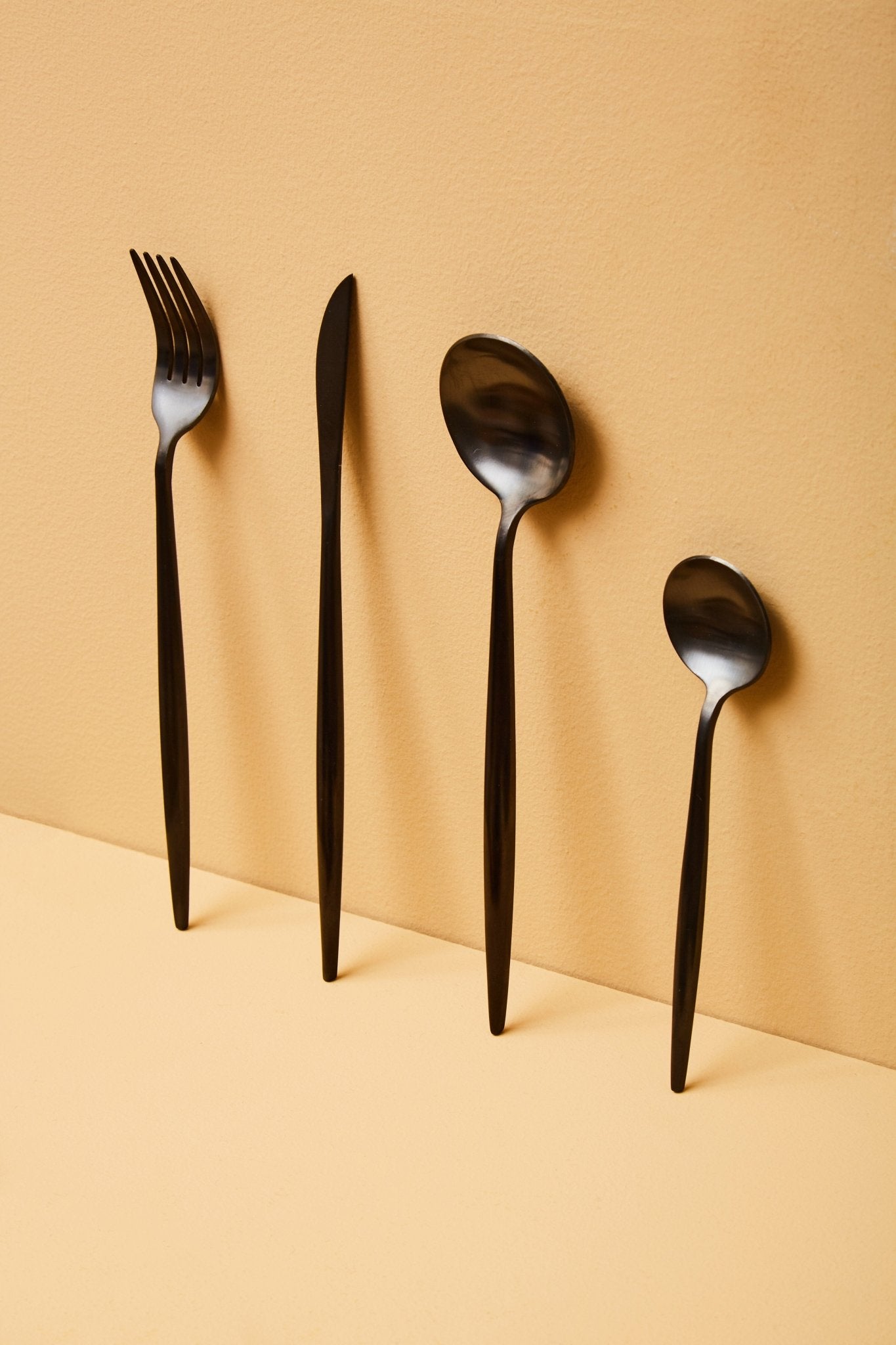 Kennet Retro 16 Pc Matte Black Cutlery Set - Skandi London