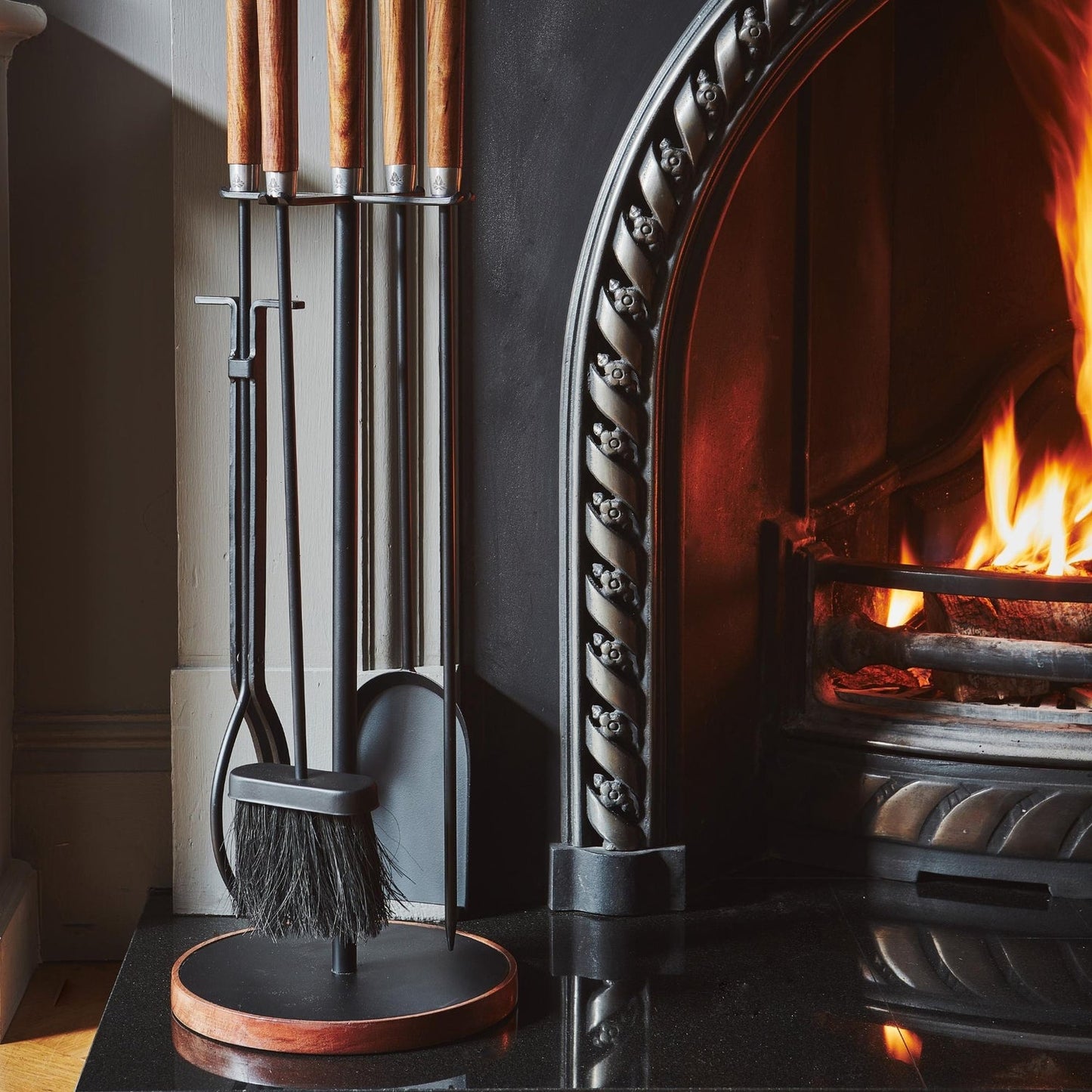 Haslev Wooden Handle Round Companion Set - Skandi London