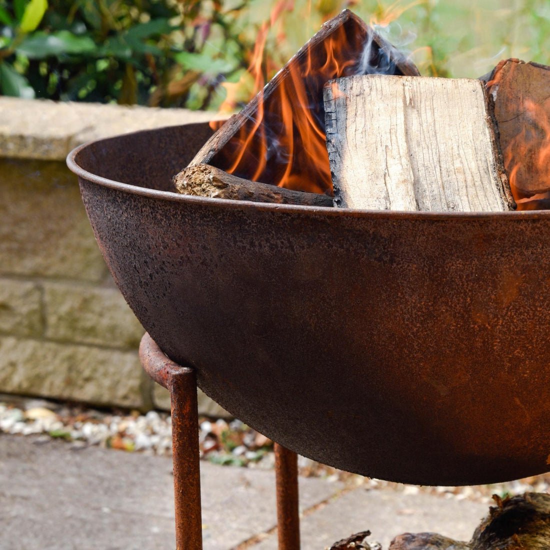 Outdoor Valentin Cast Iron Fire Pit in Rust - X Large - Skandi London