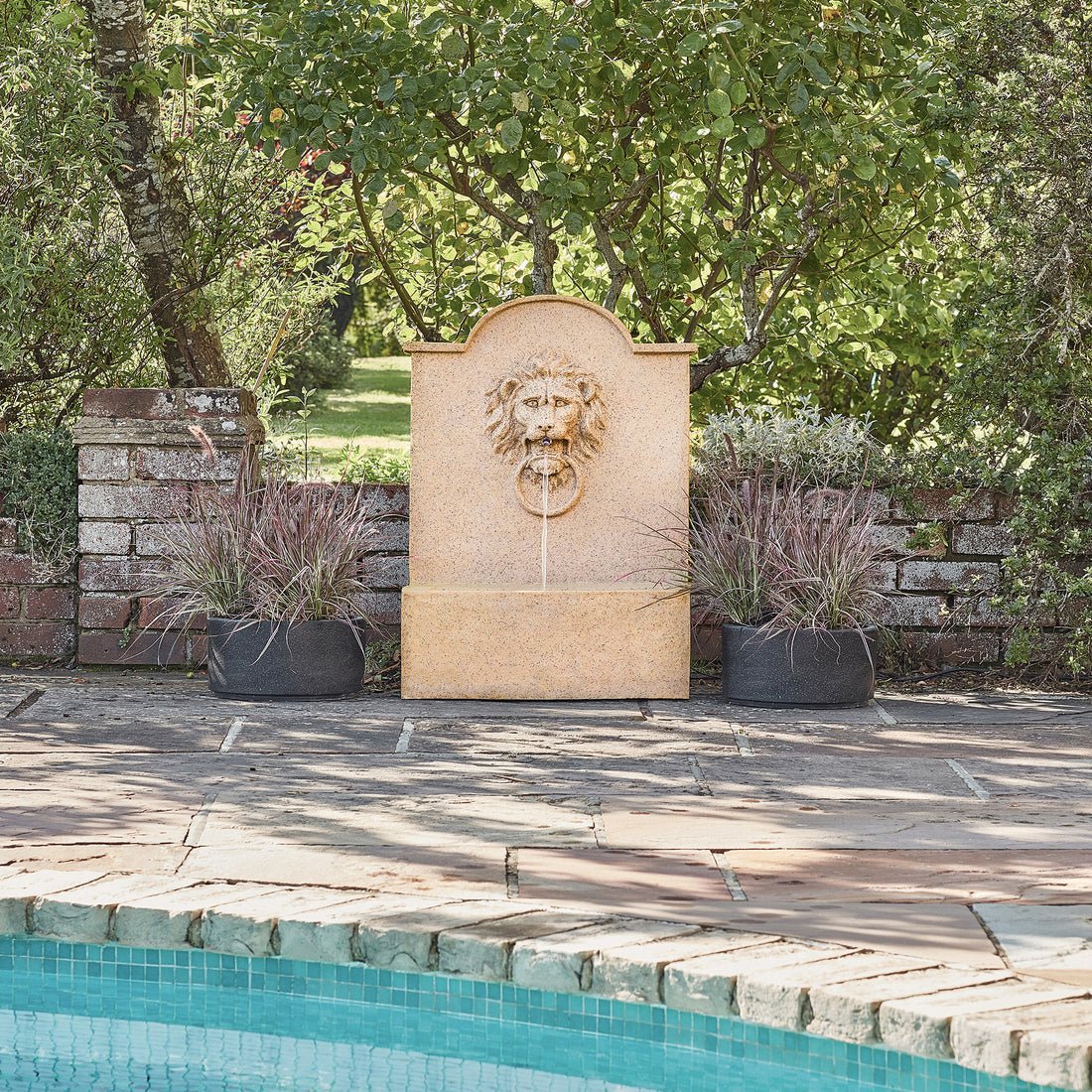 Outdoor Skandi London Luxury Lion Water Feature Sandstone - Skandi London
