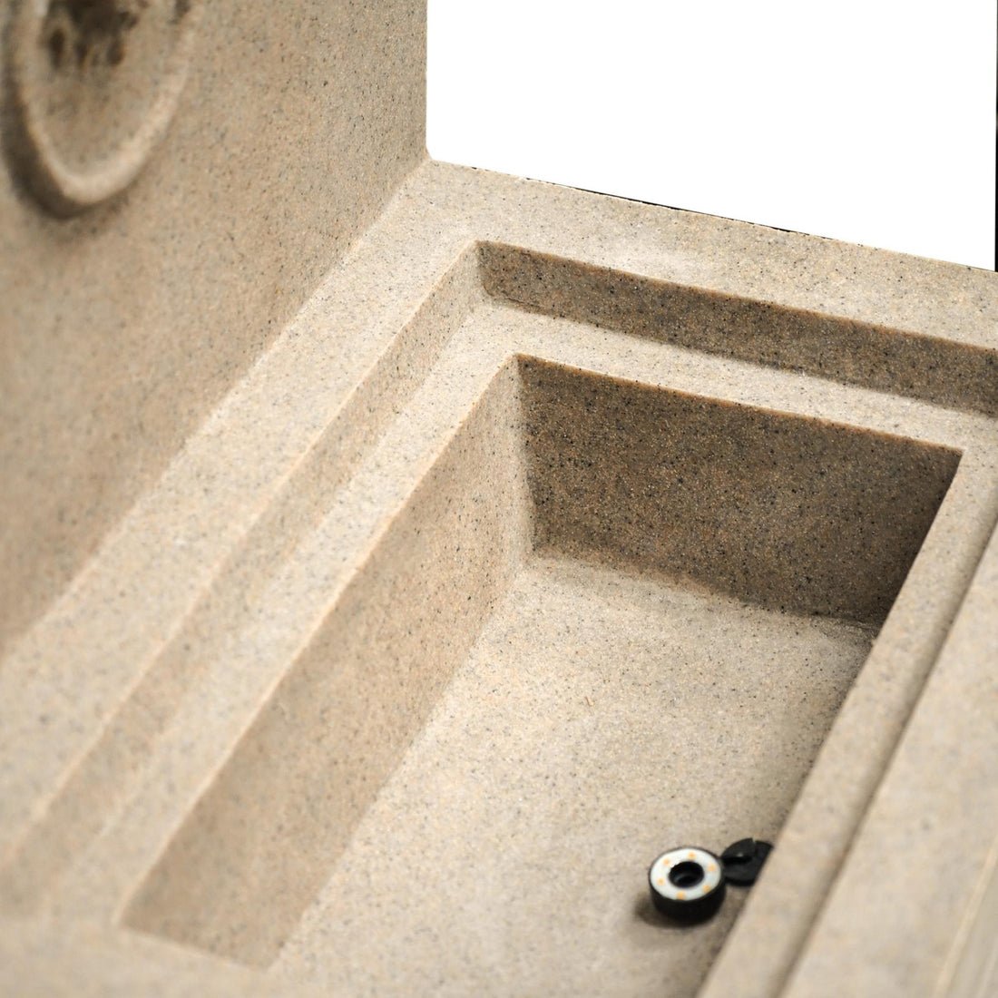 Outdoor Skandi London Luxury Lion Water Feature Sandstone - Skandi London