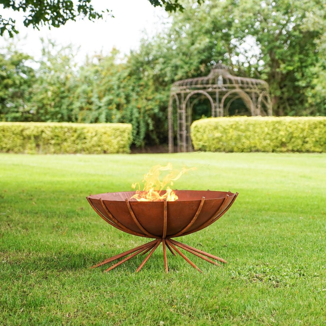 Outdoor Metal Vali Fire Pit in Rust - Skandi London