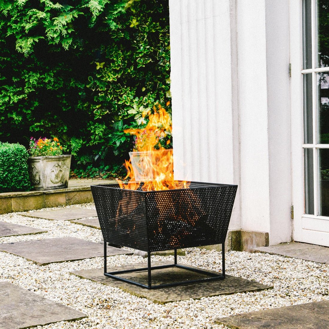 Outdoor Von Fire Pit Black Iron - Skandi London