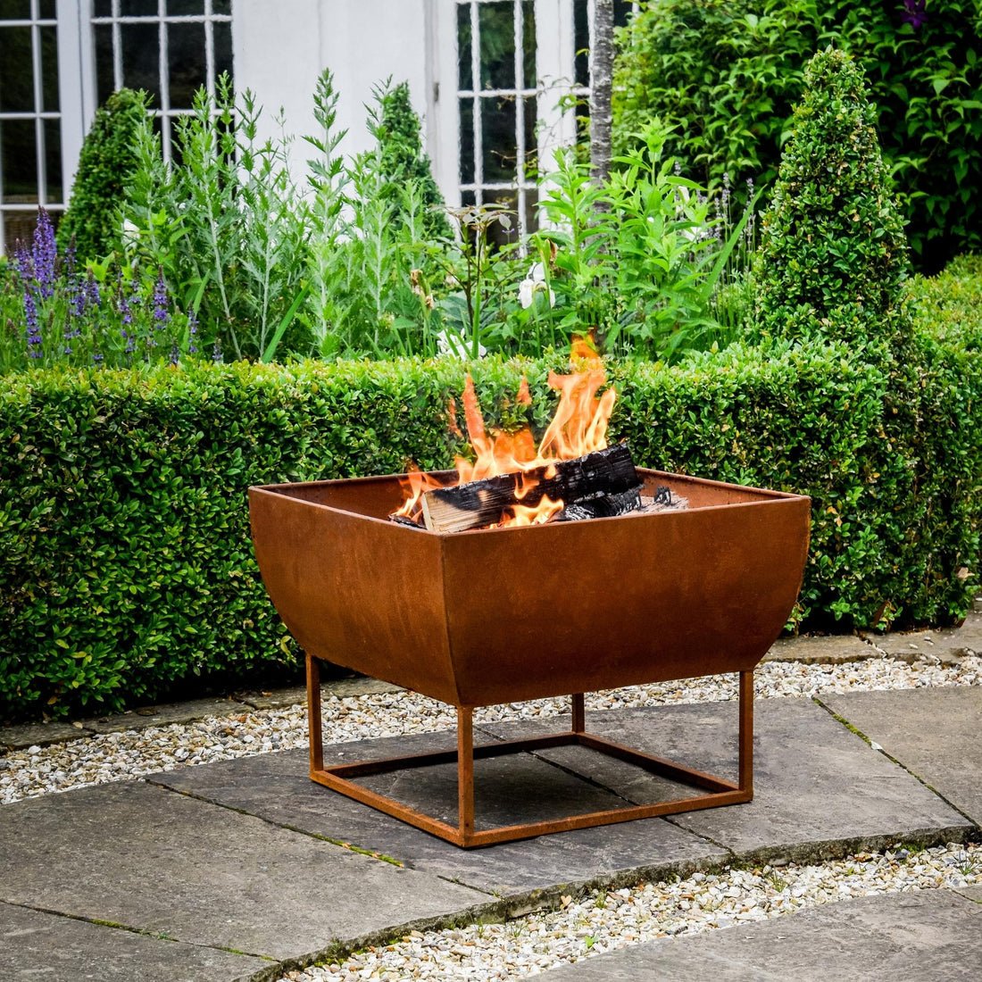 Outdoor Vigga Fire Pit Rust Iron - Skandi London