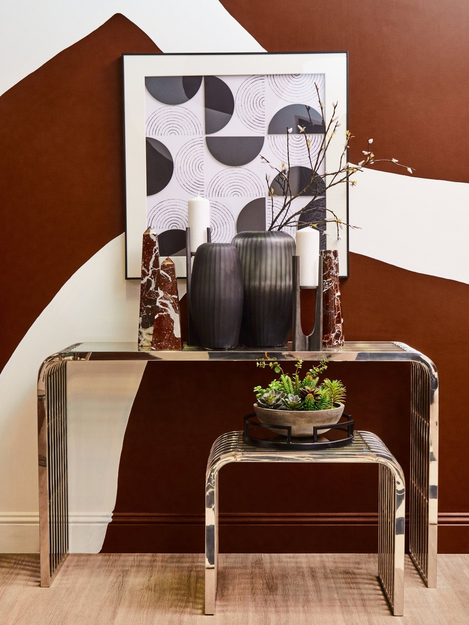 Vida Small Red Marble Obelisk - Skandi London