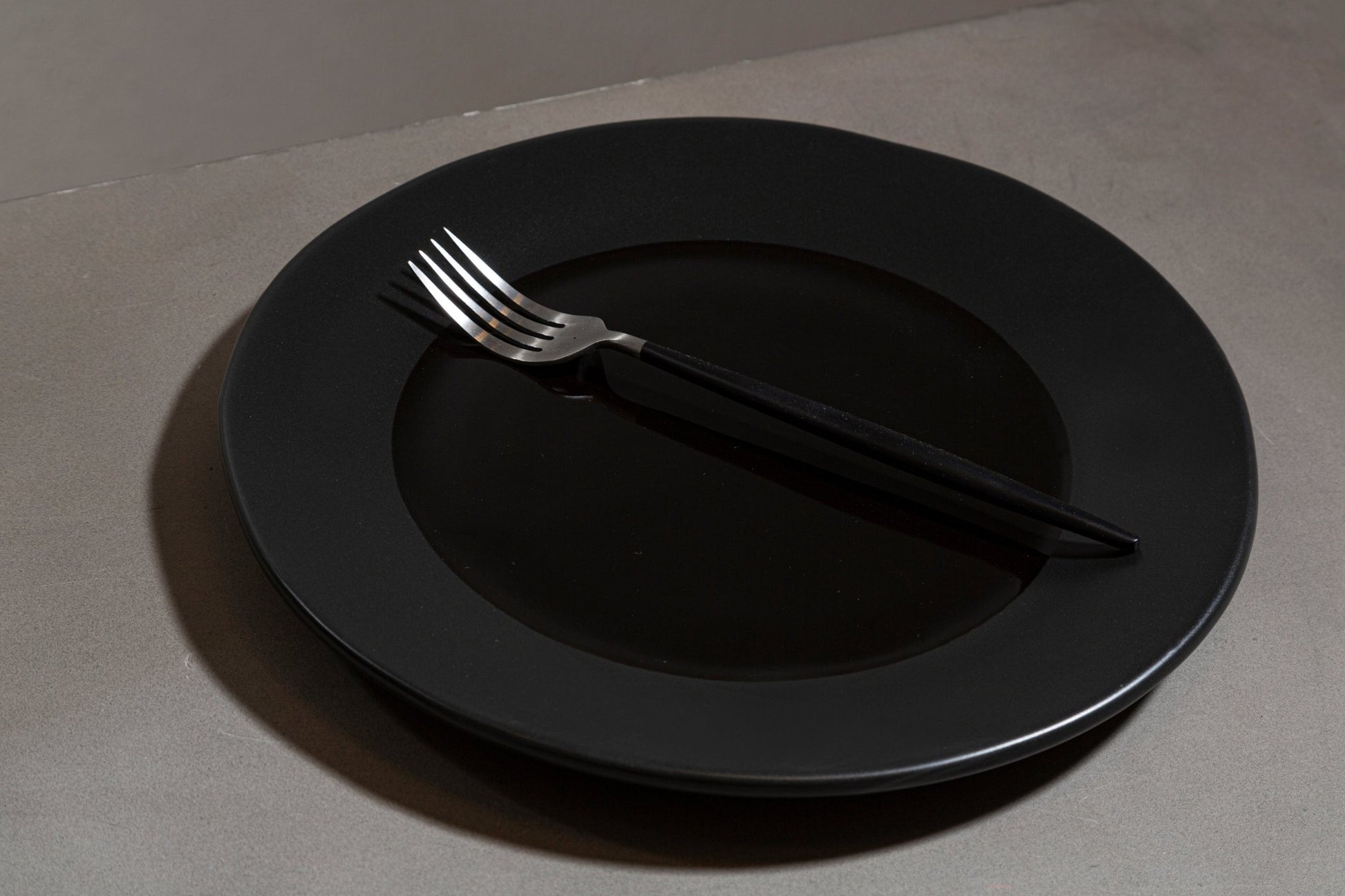 Asmund 16 Piece Matte Silver and Black Cutlery Set - Skandi London