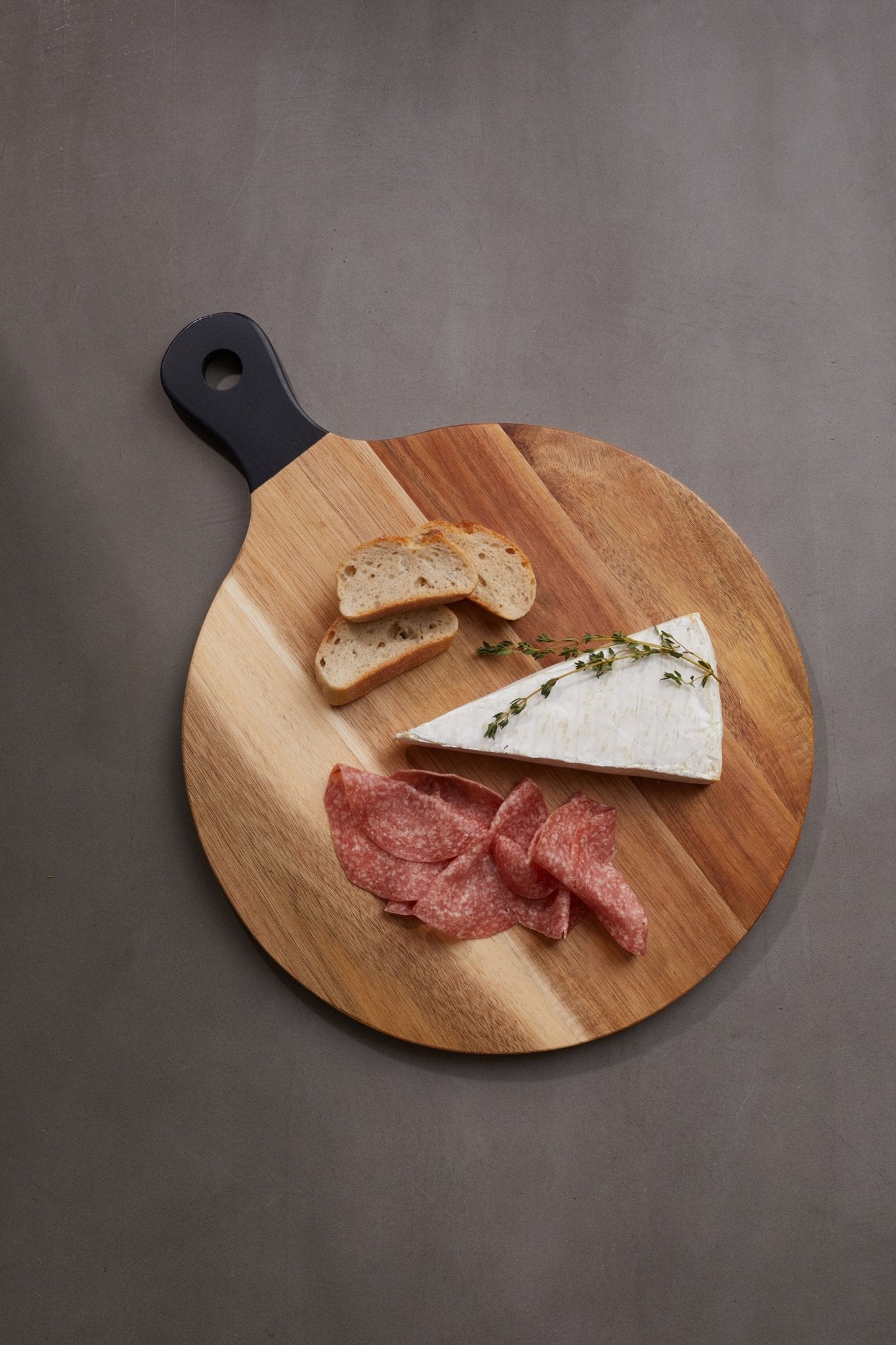 Steena Chopping and Serving Board With Black Handle - Skandi London