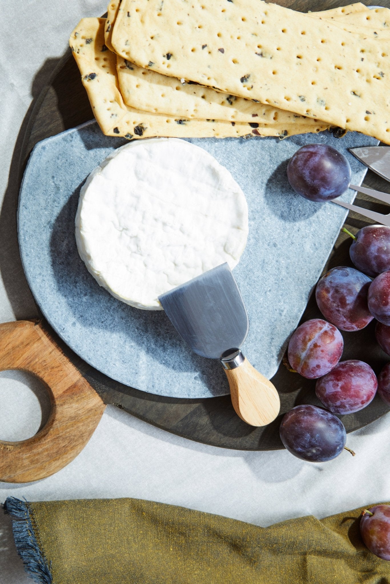 Hedvig Large Round Mango Wood Chopping And Serving Board - Skandi London
