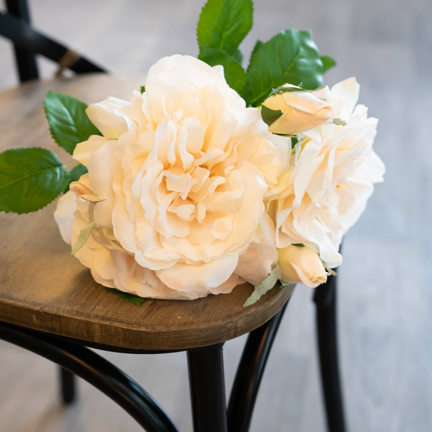 Skandi London Peachy Cream Short Stem Rose Bouquet - Skandi London