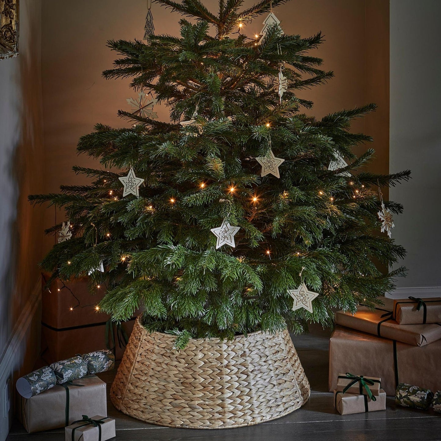 Helliis Water Hyacinth Foldable Round Tree Skirt Large - Large - Skandi London