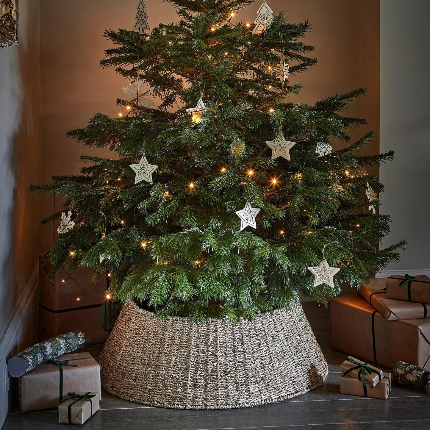 Hella Seagrass Round Foldable Tree Skirt - Skandi London
