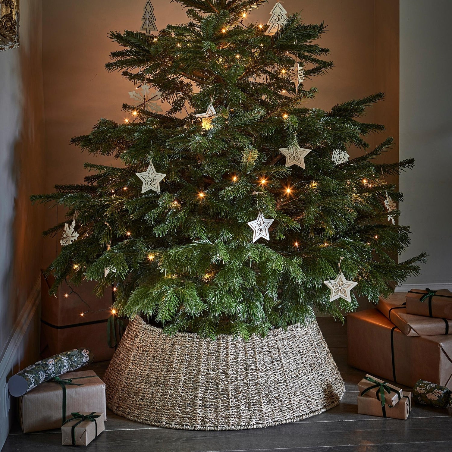 Hella Seagrass Round Foldable Tree Skirt - Skandi London