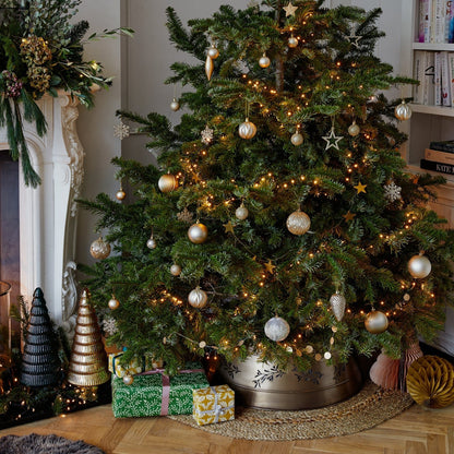 Borgarnes Cut Out Mistletoe Tree Skirt Bronze - Skandi London