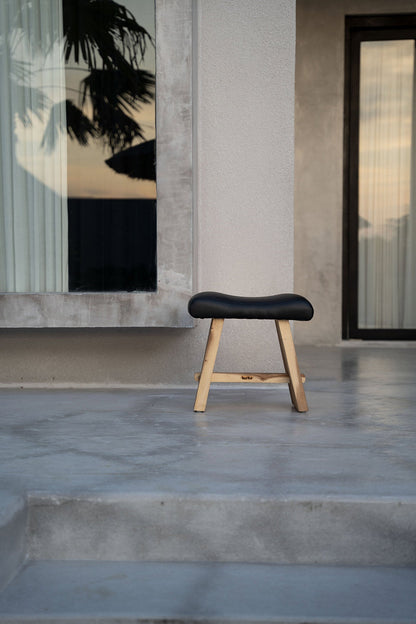 The Suar Stool with Leather - Natural Black_40