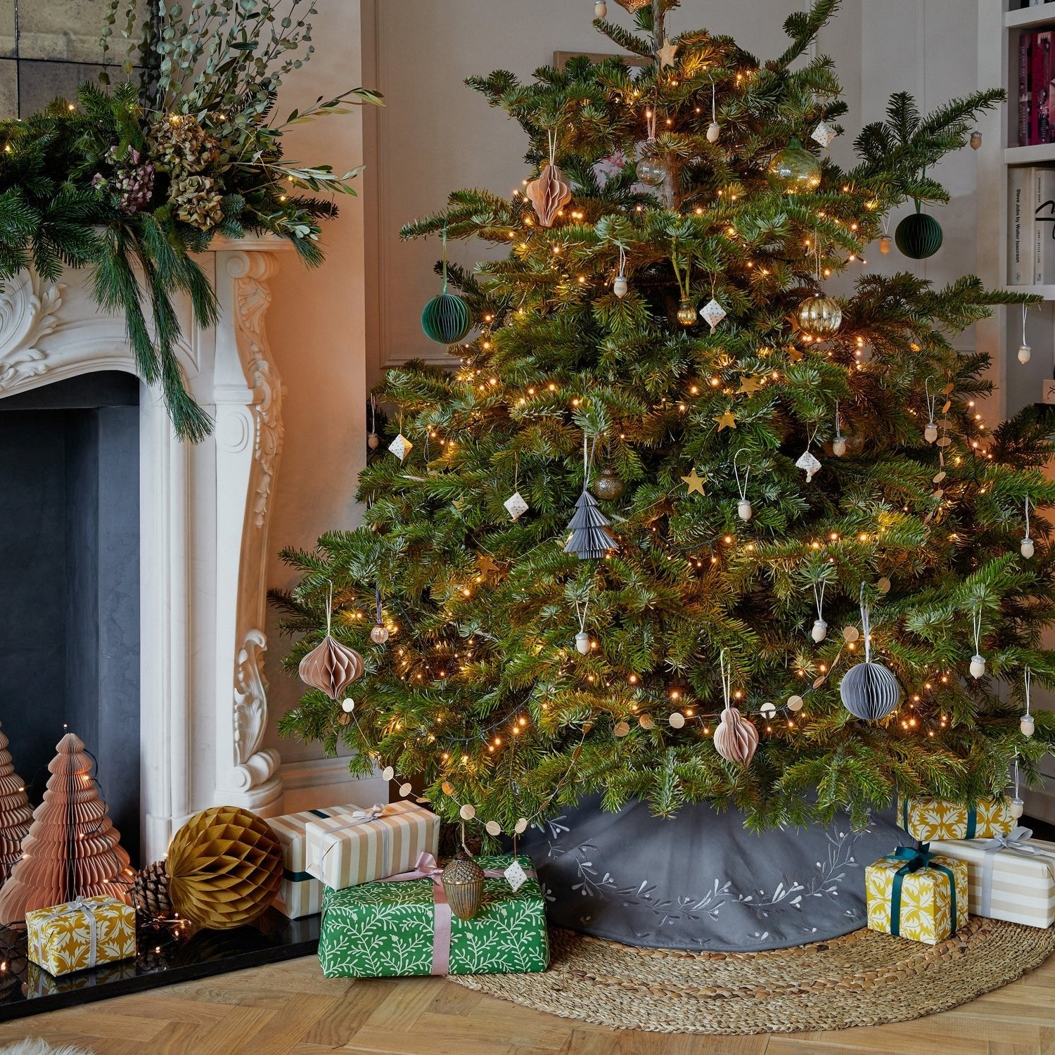 Helgeland Slate Velvet Mistletoe Tree Skirt - Skandi London